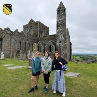 📍Rock of Cashel 🇮🇪✨ Another unforgettable day exploring one of Ireland's most iconic landmarks! Our students enjoyed discovering the history, taking in the breathtaking views and creating memories together. 💛 Learning English is about so much more than the classroom—it's about experiencing the culture, making new friends and living every moment. 🍀 #LearnEnglish #StudyAbroad #StudyInIreland #EnglishSchool #LanguageLearning #EnglishCourse #EnglishStudents #StudyEnglish #EnglishLanguage #InternationalStudents #StudentLife #TravelToLearn #EnglishImmersion #SummerSchool #Ireland #VisitIreland #DiscoverIreland #ExploreTheWorld #AdventureAwaits #MakeFriends #NewExperiences #TravelGram #YouthTravel #TeenTravel #LanguageAcademy #Education #MemoriesForLife #LearnAndTravel #ExploreIreland #mackdonaldlanguageacademy
